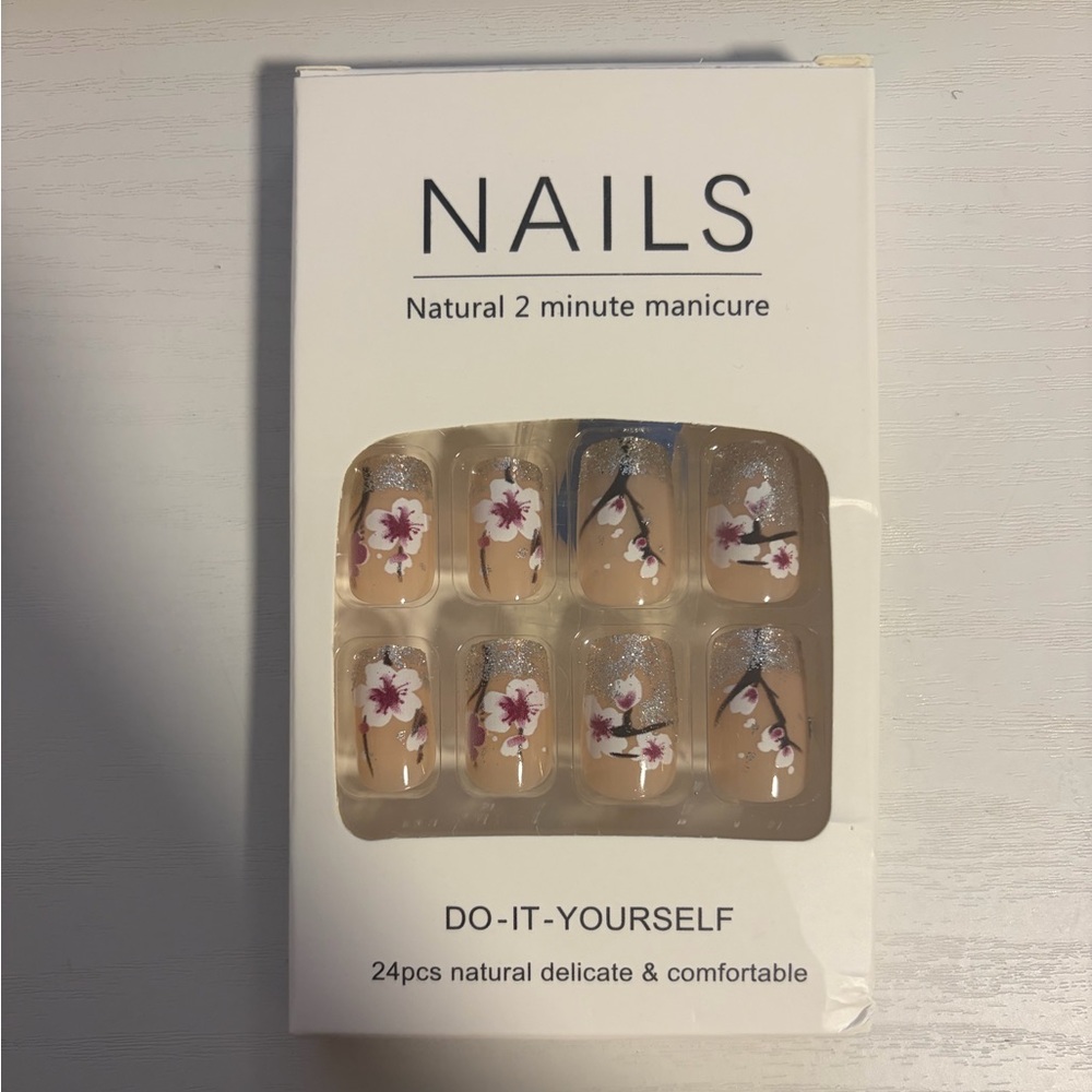 Cherry Blossom Nail Art with Glitter - Picture 3 of 4